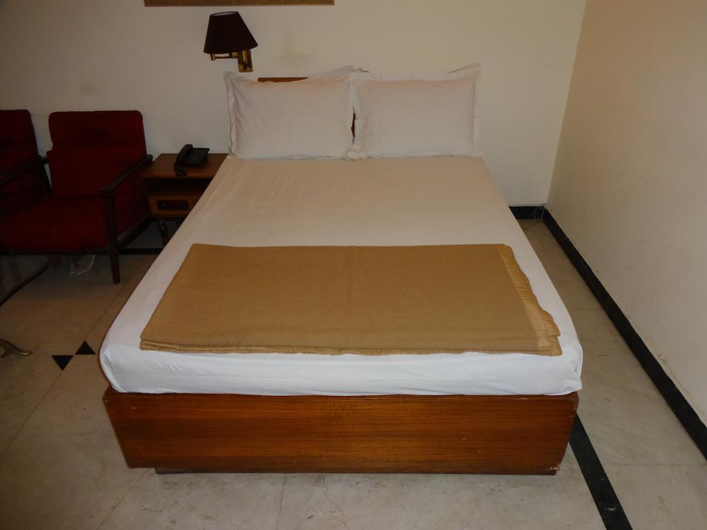 Hotel Alka Premiere Neu-Delhi Zimmer foto